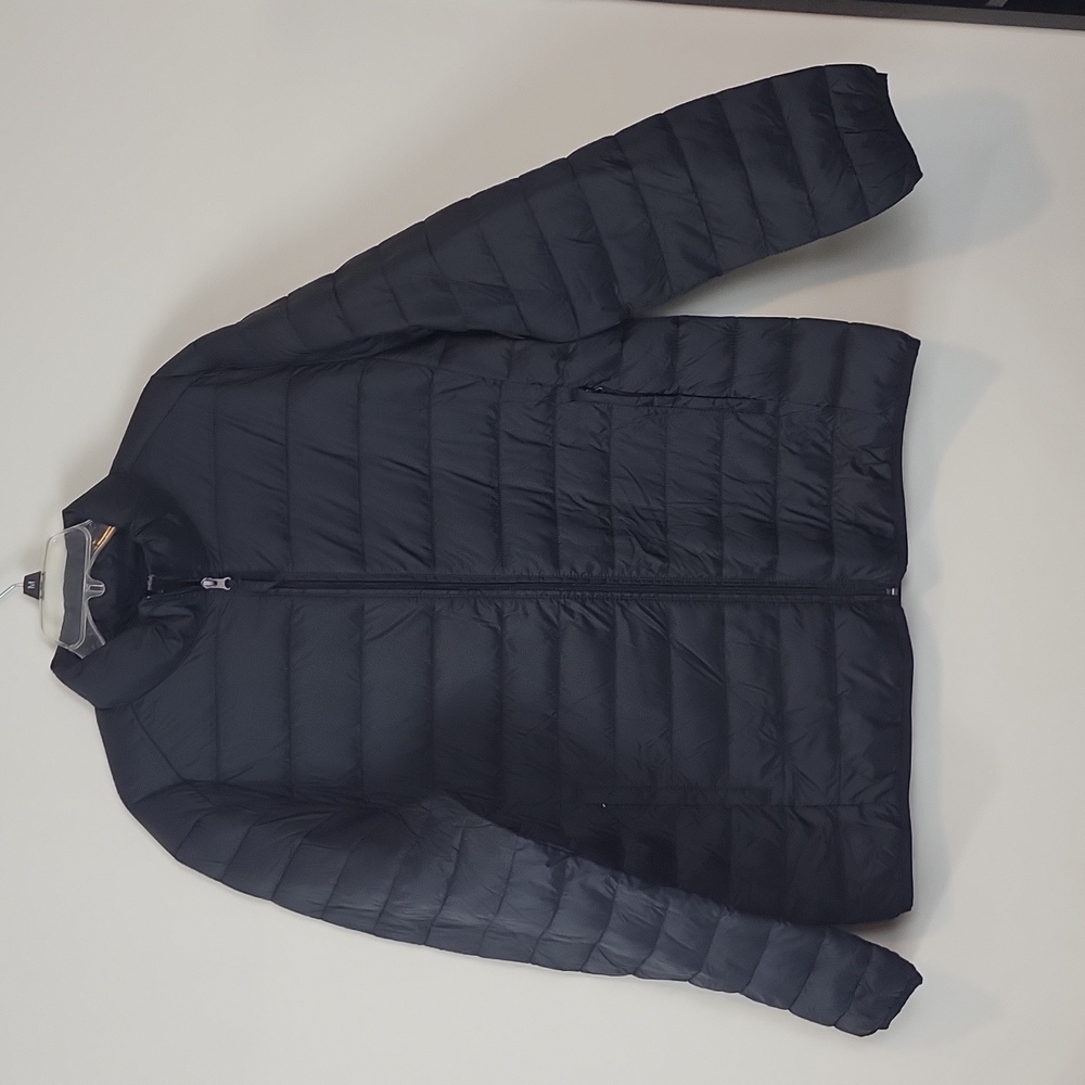 AMAZON ESSENTIALS Black Packable Lightweight Water-Resistant Puffer Jacket